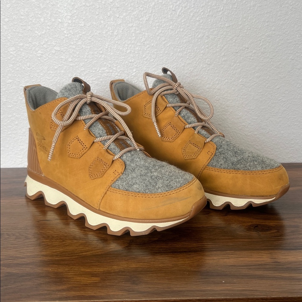 Sorel KINETIC Impact Caribou Women's Waterproof Sneaker Boot Size 8.5 (8 1/2)